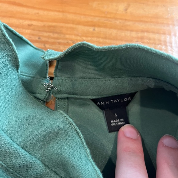(168) ANN TAYLOR BLOUSE - Picture 4 of 7